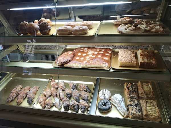 Fotografia tomada fuera de Forn ebre S.L. Panaderia i Pastisseria - Panadería en Roses, Girona