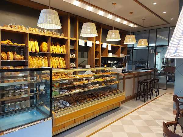 Fotografia tomada fuera de Forn El Pou - Panadería en Cinctorres, Castellón