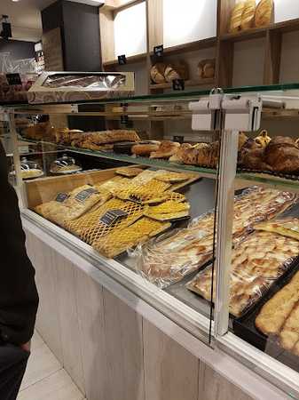 Fotografia tomada fuera de Forn Franquesa - Coques de Perafita - Bakery en Vic, Barcelona