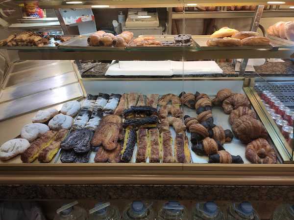 Fotografia tomada fuera de Forn Freixenet - Panadería en Sabadell, Barcelona