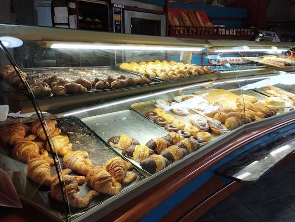 Fotografia tomada fuera de Forn I Nata - Panadería en Santa Coloma de Gramenet, Barcelona
