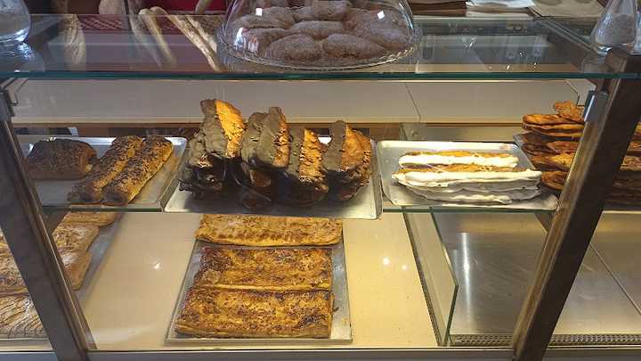Fotografia tomada fuera de Forn i Pastisseria Cal Pelegrí - Panadería en Ordal, Barcelona