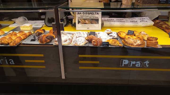 Fotografia tomada fuera de Forn i Pastisseria Prat - Panadería en Mollet del Vallès, Barcelona
