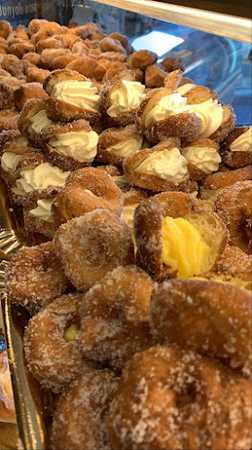 Fotografia tomada fuera de Forn i Pastisseria Prat - Forn de pa en Manlleu, Barcelona