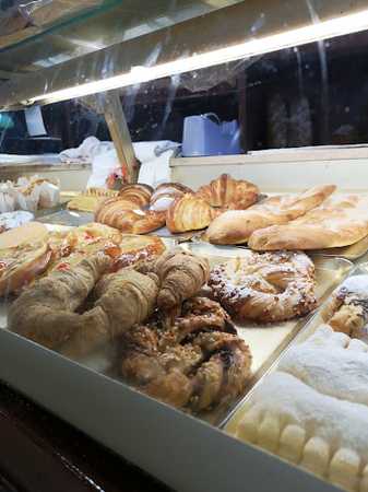 Fotografia tomada fuera de Forn i Pastisseria Roda - cafeterías en Roda de Berà, Tarragona