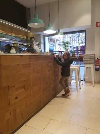 Fotografia tomada fuera de Forn J. Rius - Panadería en Vilafranca del Penedès, Barcelona