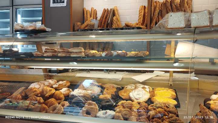 Fotografia tomada fuera de Forn L'Esplanada - Panadería en Barcelona, Barcelona