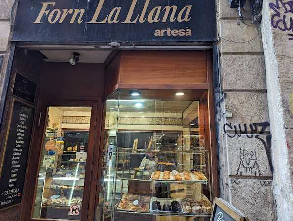 Fotografia tomada fuera de Forn La Llana - Panadería en Barcelona, Barcelona