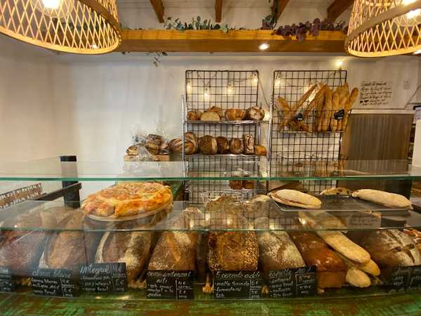 Fotografia tomada fuera de Forn Lacatarga Rosselló - Panadería en Barcelona, Barcelona