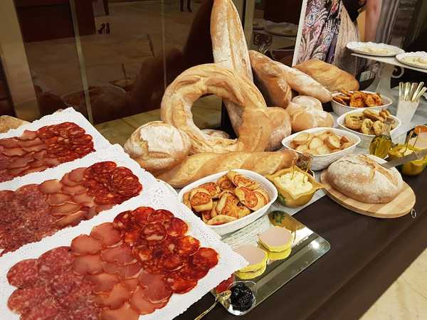 Fotografia tomada fuera de Forn les Eres - Pastelería en Benaguasil, Valencia