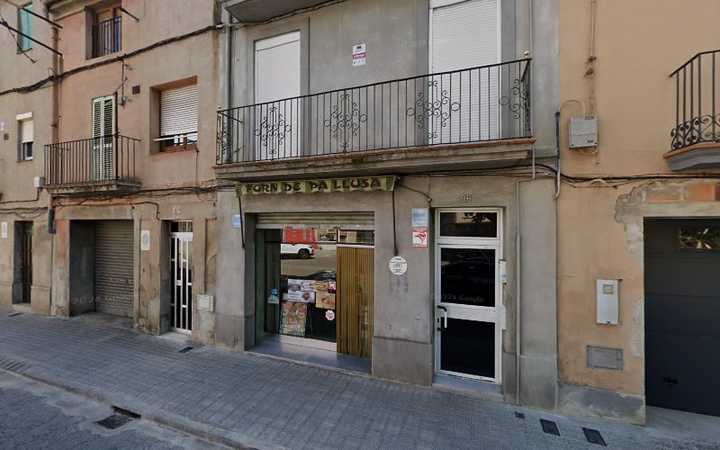 Fotografia tomada fuera de Forn Llusà - Panadería en Manresa, Barcelona