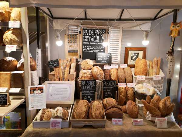 Fotografia tomada fuera de Forn Mistral - Forn de pa en Barcelona, Barcelona