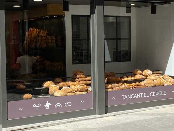 Fotografia tomada fuera de Forn Noé Ample - Panadería en Blanes, Girona