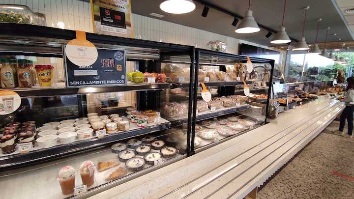 Fotografia tomada fuera de Área de Servicio Briviesca Como - cafeterías en Km, Burgos