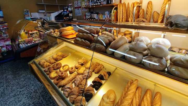 Fotografia tomada fuera de Forn Nou - Panadería en Santa Eugènia de Berga, Barcelona