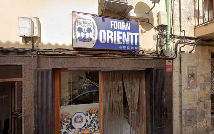 Fotografia tomada fuera de Forn Orient C.B. - Panadería en Inca, Baleares