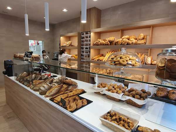 Fotografia tomada fuera de Forn Padró - Panadería en Barcelona, Barcelona