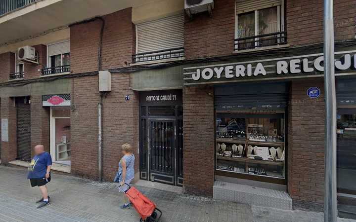 Fotografia tomada fuera de Forn Paquita - Panadería en Sant Boi de Llobregat, Barcelona