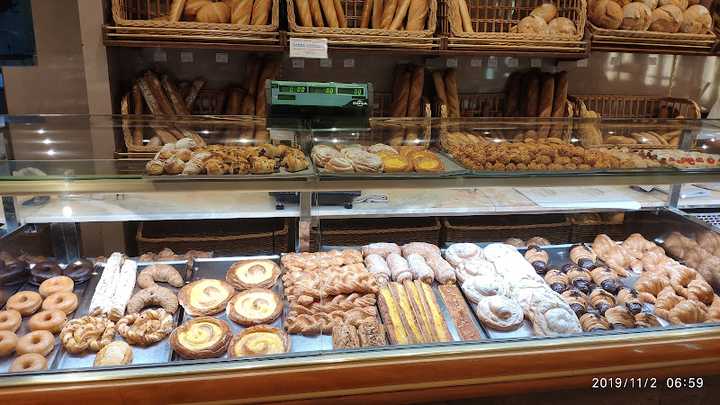 Fotografia tomada fuera de Forn Pastisseria Guàrdia - Forn de pa en Parets del Vallès, Barcelona