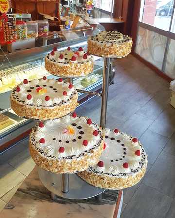 Fotografia tomada fuera de Forn Pastisseria Rawan - Pastelería en Manlleu, Barcelona