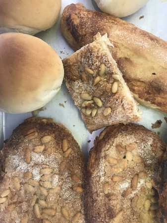 Fotografia tomada fuera de Forn Pastisseria Sant Esteve - Pastisseria en Sant Esteve Sesrovires, Barcelona