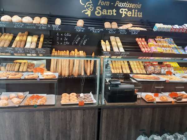 Fotografia tomada fuera de Forn Pastisseria Sant Feliu - Forn de pa en Sant Feliu de Llobregat, Barcelona