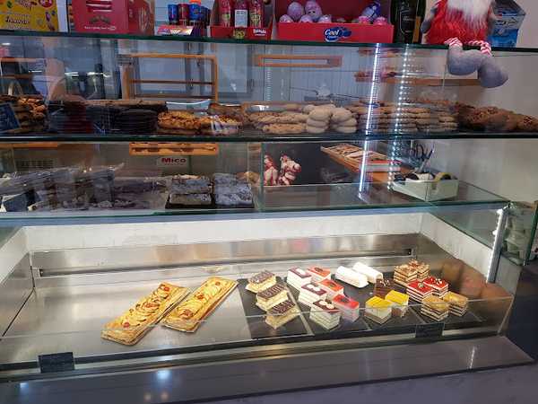 Fotografia tomada fuera de Forn Pastisseria Sebastià Tatay Artesà - Panadería en Valencia, Valencia