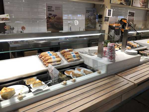 Fotografia tomada fuera de Área de servicio Lleida - Cafestore - restaurantes en Alfés, Lleida
