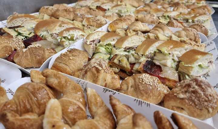 Fotografia tomada fuera de Forn Sant Jordi - Panadería en Granollers, Barcelona