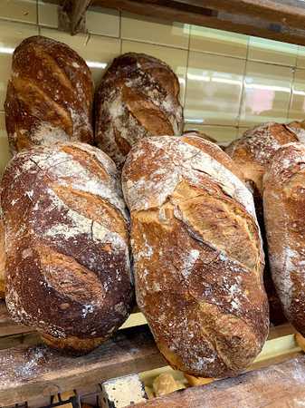 Fotografia tomada fuera de Forn Sant Jordi - Forn de pa en Castellar del Vallès, Barcelona