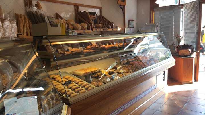 Fotografia tomada fuera de Forn Sant Miquel - Panadería en Molins de Rei, Barcelona