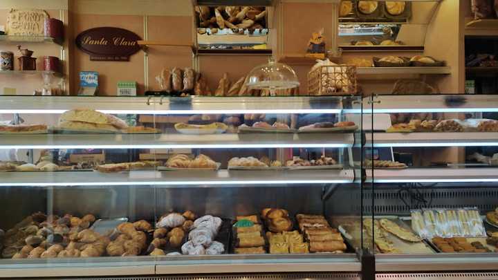Fotografia tomada fuera de Forn Santa Clara - Forn de pa en Barcelona, Barcelona
