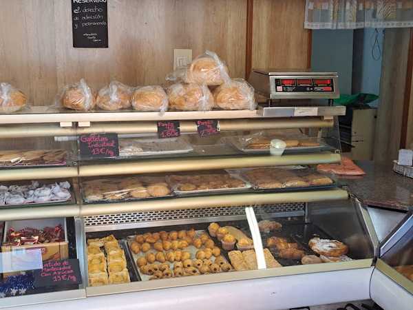 Fotografia tomada fuera de Forn Santa Creu - Forn de pa en Sant Feliu de Llobregat, Barcelona