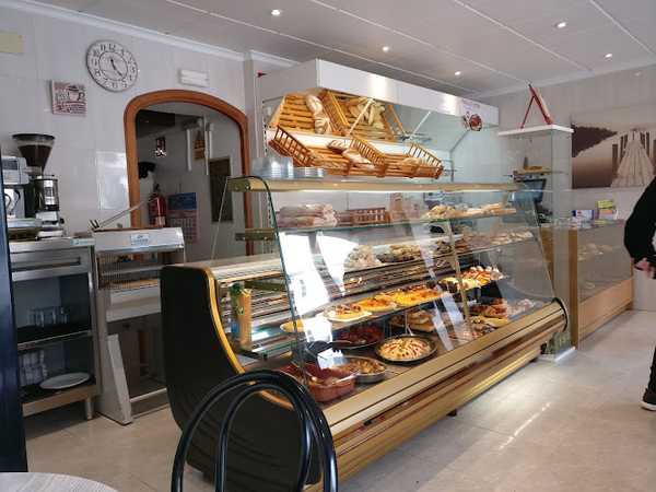 Fotografia tomada fuera de Forn Ses Delicies - Panadería en S'Alqueria Blanca, Baleares