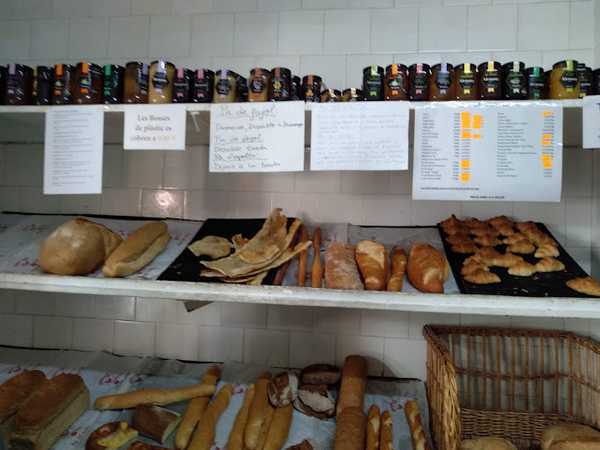 Fotografia tomada fuera de Forn Valls - Panadería en Sant Quirze del Vallès, Barcelona, Barcelona