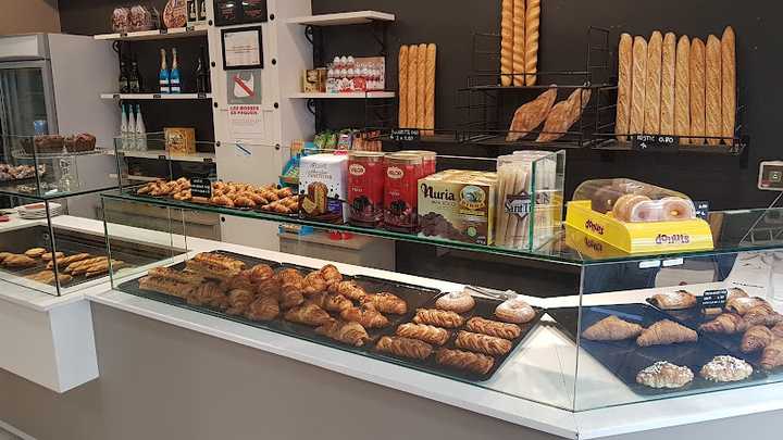Fotografia tomada fuera de Forn Vell - Forn de pa en Cornellà de Llobregat, Barcelona