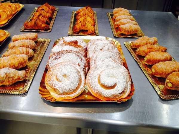 Fotografia tomada fuera de Forn Vidal - Panadería en Sant Joan les Fonts, Girona