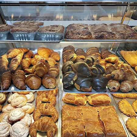 Fotografia tomada fuera de Forn-Pastisseria El Pilar - Panadería en Benaguasil, Valencia