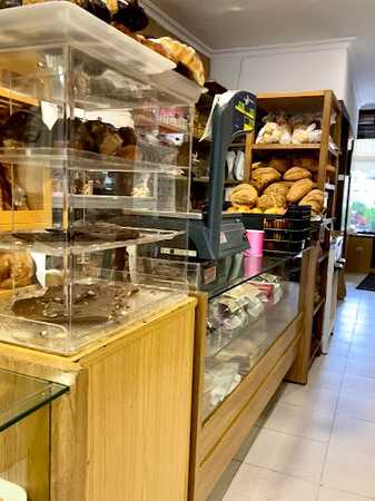 Fotografia tomada fuera de Forn-Pastissería Ubach | Organyà - Forn de pa en Organyà, Lleida