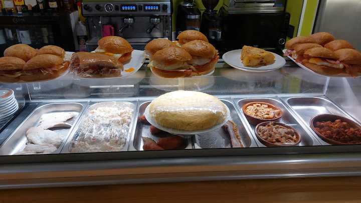 Fotografia tomada fuera de Área de Servicio Supermercado Bar Estépar - Supermercado en Estépar, Burgos