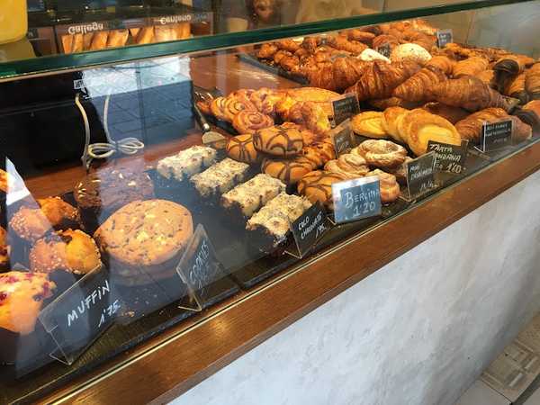 Fotografia tomada fuera de Forns Escolà - Panadería en Barcelona, Barcelona