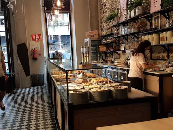 Fotografia tomada fuera de Argüelles Chocolatier Pastelería - Pastelería en Gijón, Asturias