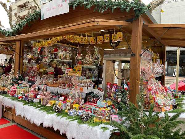 Fotografia tomada fuera de Frutos Secos Flati - Tienda de golosinas en Torrelavega, Cantabria