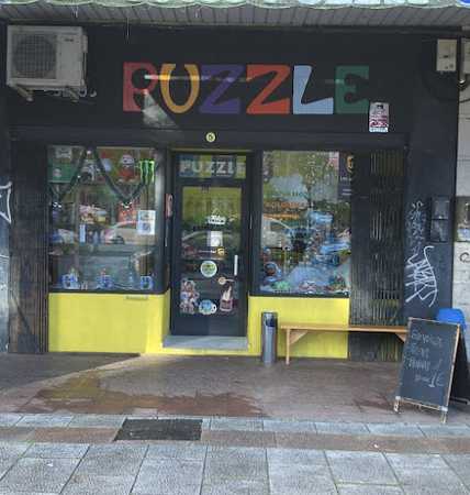 Fotografia tomada fuera de Frutos Secos Puzzle - Candy store en Ponferrada, León