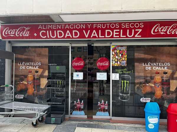 Fotografia tomada fuera de Frutos Secos Y Alimentacion Valdeluz - Supermercado en Valdeluz, Guadalajara