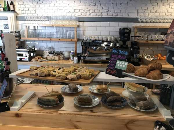 Fotografia tomada fuera de Galmea - cafeterías en Pravia, Asturias