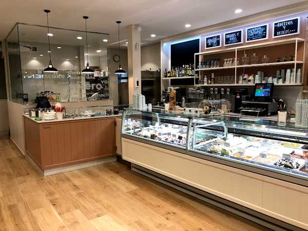 Fotografia tomada fuera de Gelateria Carles - Ice cream shop en Castelldefels, Barcelona