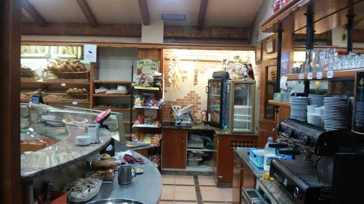 Fotografia tomada fuera de Gestal - Panadería en Arteixo, A Coruña