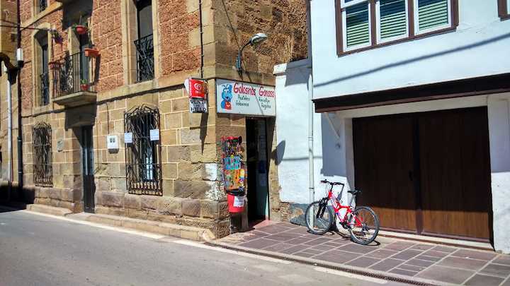 Fotografia tomada fuera de Golosinas Gonsso - Tienda de golosinas en Polientes, Cantabria