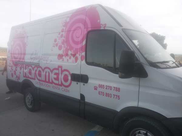 Fotografia tomada fuera de GOLOSINAS KARAMELO - Tienda de golosinas en Puente Genil, Córdoba